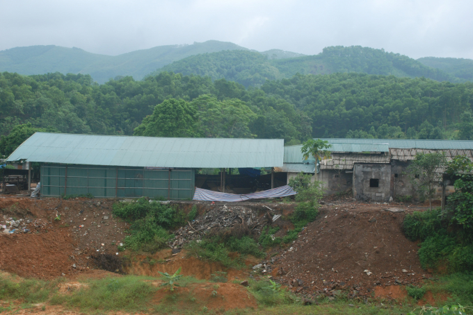 Cơ sở sản xuất giấy đế chui của Cty Công Dũng tại thôn Loan Thượng. Ảnh: Nguyễn Tuấn Anh.