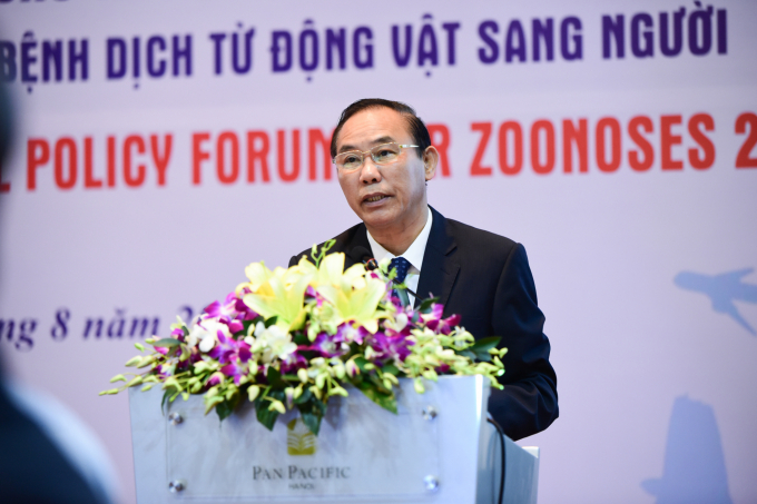 Thứ trưởng Phùng Đức Tiến phát biểu tại Diễn đàn cấp cao về Khung đối tác 'Một sức khỏe' phòng, chống dịch bệnh từ động vật sang người giai đoạn 2021-2025. Ảnh: Tùng Đinh.