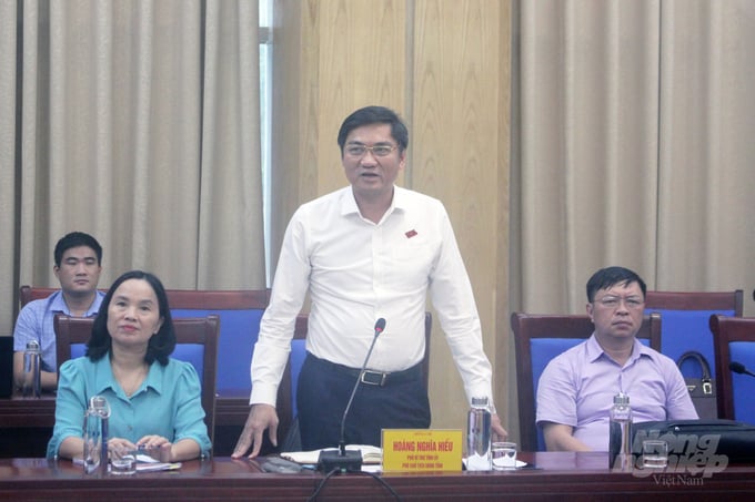 Vice Chairman of Nghe An People's Committee Hoang Nghia Hieu speaking at the working session. Photo: Cong Dien.