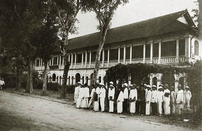 Trường Vẽ Gia Định (The École de Dessin Gia-Dinh) chụp vào những năm 1920