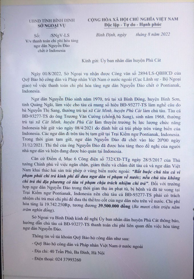 Thông báo của Sở Ngoại vụ Bình Định gửi cho UBND huyện Phù Cát vụ chủ tàu cá BĐ 93277 TS phải nộp tiền hỏa tang để đưa tro cốt ngư dân Nguyễn Đào từ Indonesia về Việt Nam. Ảnh: V.Đ.T.