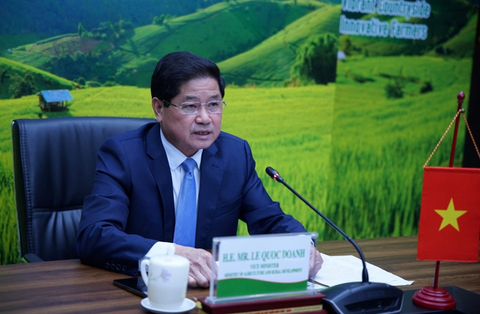 Thứ trưởng NN-PTNT Lê Quốc Doanh chia sẻ những kinh nghiệm của Việt Nam tại Hội nghị chuyên đề Châu Á - Thái Bình Dương về chuyển đổi hệ thống lương thực thực phẩm. Ảnh: Linh Linh.