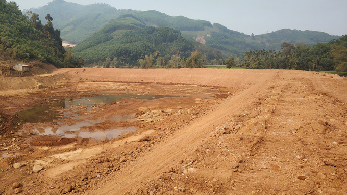 Hồ Đồng Mít vừa khởi công xây dựng đã gặp ngay sự cố địa chất xấu. Ảnh: V.Đ.T.