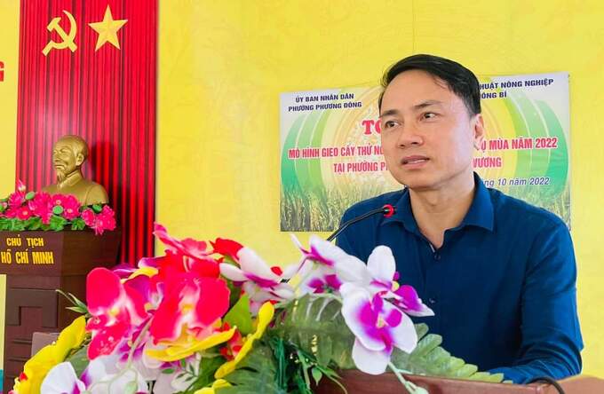 Ông Nguyễn Duy Toàn, Giám đốc Trung tâm Dịch vụ kỹ thuật nông nghiệp TP Uông Bí phát biểu tại hội nghị tổng kết mô hình gieo cấy thử nghiệm giống lúa ST25 vụ mùa năm 2022. 