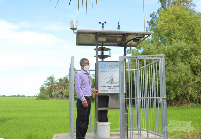 Hệ thống giám sát sâu rầy thông minh được ngành nông nghiệp Kiên Giang hỗ trợ cho các Hợp tác xã sản xuất lúa, giúp quản lý đồng ruộng hiệu quả, giảm chi phí sản xuất, góp phần bảo vệ môi trường. Ảnh: Trung Chánh.