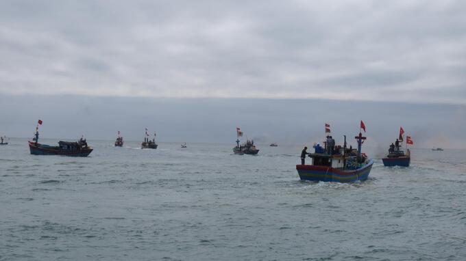 Số lượng tàu cá lớn, trong khi nguồn lợi hải sản đang cạn kiệt, khiến ngư dân ngày càng chật vật. Ảnh:  