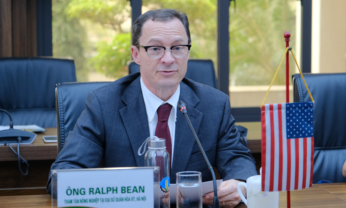 Mr. Ralph Bean, Agricultural Counselor of the US Embassy, expressed his gratitude toward the warm welcome of the Ministry of Agriculture and Rural Development in Hanoi. Photo: BT.