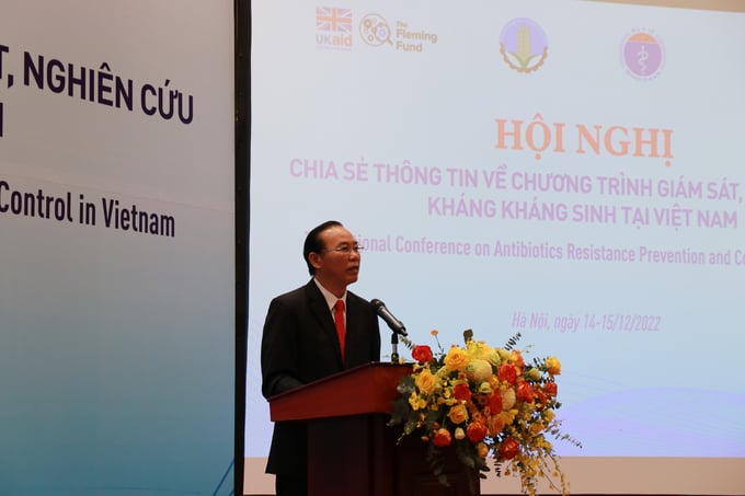 “Tình trạng kháng kháng sinh trên vật nuôi đang ngày càng diễn biến phức tạp, đe dọa đến sức cạnh tranh của ngành nông nghiệp Việt Nam.” – Thứ trưởng Bộ NN-PTNT Phùng Đức Tiến. Ảnh: Hoàng Giang