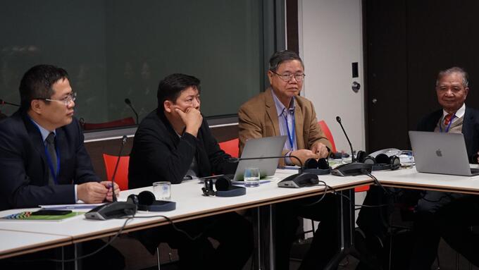 Nguyen Van Bo, representative of the Vietnam Soil Science Association (third from left). Photo: Linh Linh.