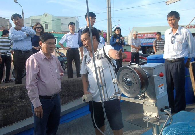 Năm 2015, ngư dân Bình Định được chuyên gia Nhật Bản chuyển giao công nghệ mới đánh bắt cá ngừ đại dương bằng máy câu. Ảnh: V.Đ.T.