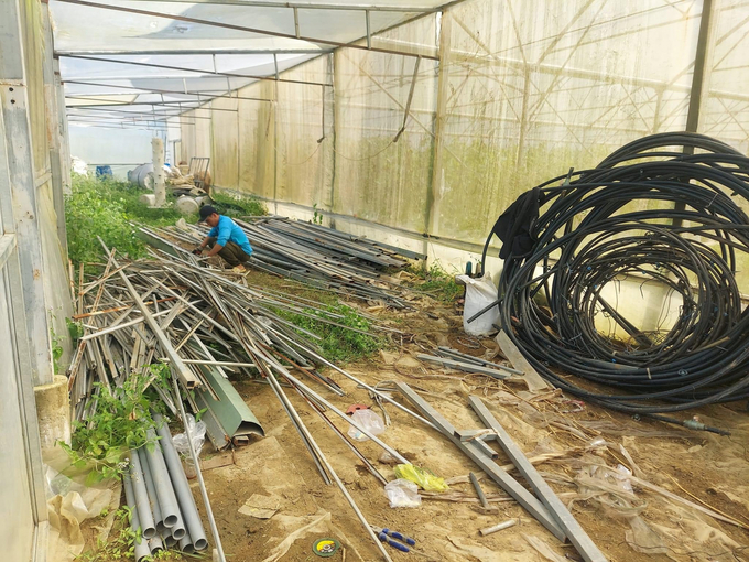 HTX Nông nghiệp Công nghệ cao La’sfarm Ân Phong đang dựng thêm 3 nhà màng (1.000m2/nhà) để trồng dưa lưới. Ảnh: V.Đ.T.
