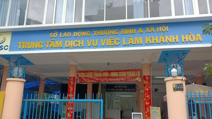 Người lao động đang hưởng trợ cấp thất nghiệp phải thông báo kịp thời khi có việc làm mới. Ảnh: KS.