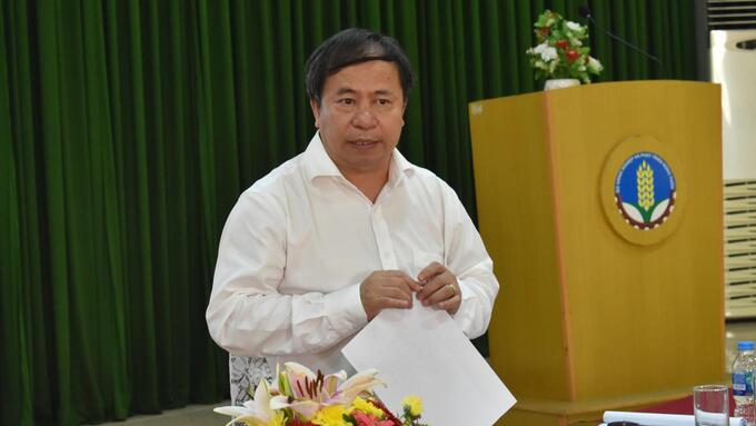 GS TS Nguyễn Hồng Sơn phát biểu về vấn đề bản quyền giống cây trồng và thương mại hoá giống cây trồng tại buổi làm việc với Viện Cây ăn quả Miền Nam. Ảnh: Minh Đảm.