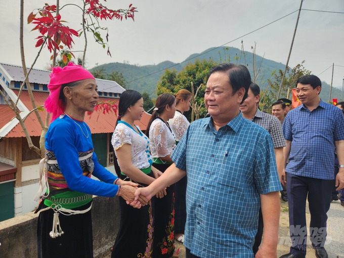 Bộ Trưởng Bộ NN-PTNT Lê Minh Hoan cùng đoàn công tác thăm và làm việc tại huyện Mường Lát. Ảnh: Quốc Toản. 