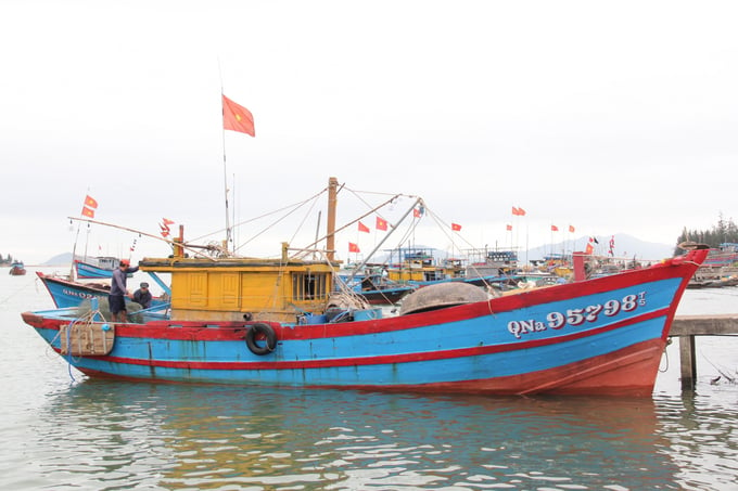Quang Nam province continues to review the current status of the group of fishing vessels with a length of 15 m or more. Photo: L.K.