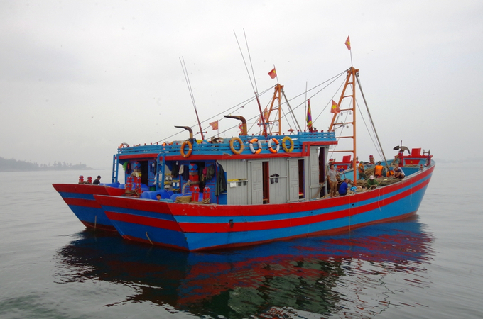 The fishing trawlers eradicating water resources used to give trauma to fishermen operating in the coastal areas of Ha Tinh. Photo: Thanh Nga.