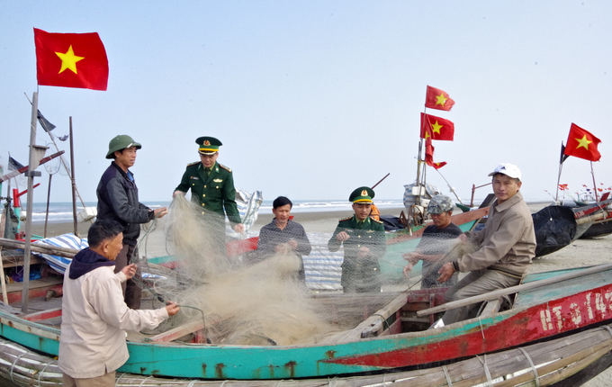 The close cooperation between Lach Ken Border Guard Station and fisheries co-management groups has effectively contributed to confronting the issues of fishing trawlers. Photo: Thanh Nga.