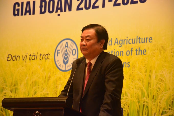 Thứ trưởng Bộ NN-PTNT Lê Minh Hoan mong muốn tiếp tục nhận được các ý kiến góp ý, hiến kế cho tái cơ cấu ngành nông nghiệp giai đoạn 2021-2025 để trình Chính phủ ban hành trong thời gian tới. Ảnh: Trung Quân.