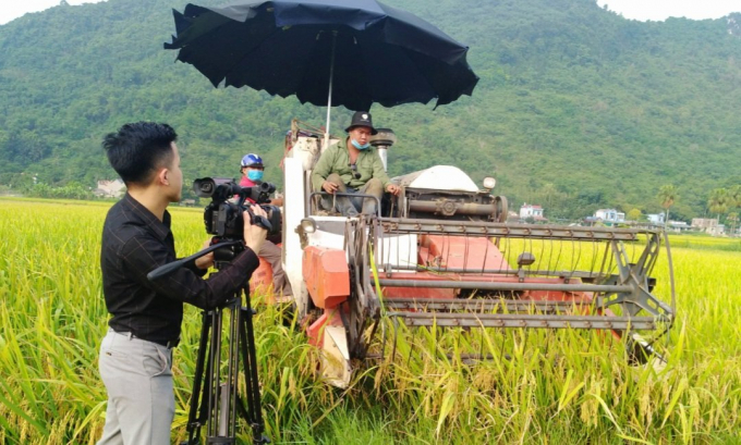 Với cộng tác viên Khắc Điệp, sự quan tâm kịp thời của Báo Nông nghiệp Việt Nam là nguồn động viên giúp anh tiếp tục có thêm động lực trong công việc. Ảnh: TGCC.