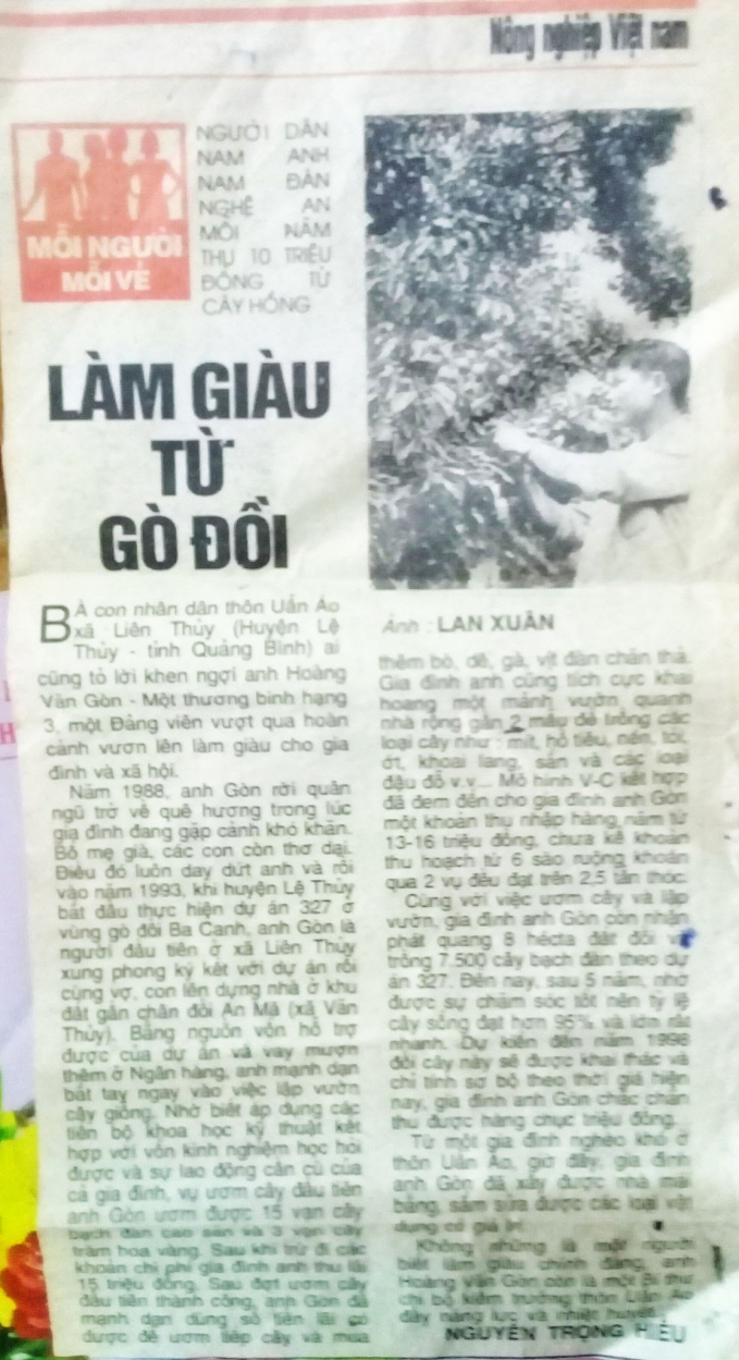 Cộng tác viên Nguyễn Trọng Hiểu vẫn cẩn thận lưu giữ bài báo đầu tiên của mình đăng trên Báo Nông nghiệp Việt Nam năm 1997. Ảnh: Tác giả cung cấp.