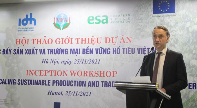 Ông Matthieu Penot, Tùy viên Ủy ban Châu Âu tại Việt Nam chia sẻ, dự án sẽ có những đóng góp tích cực trong việc giúp hồ tiêu Việt Nam duy trì được lợi thế cạnh tranh của mình. Ảnh: Trung Quân.