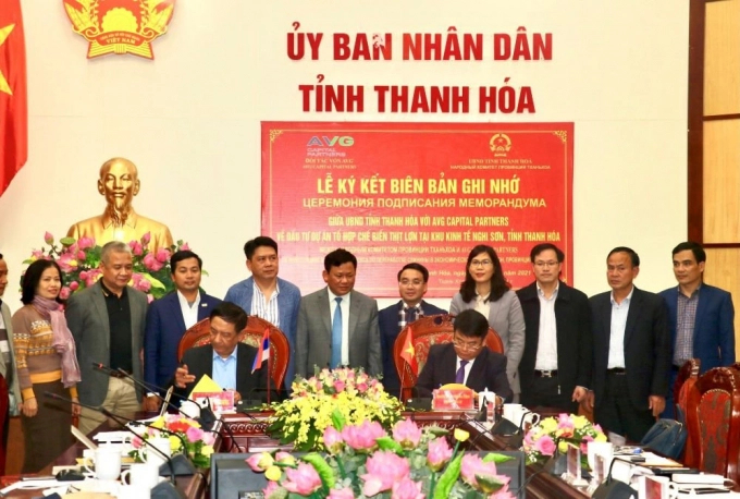 Representatives from Thanh Hoa Province People’s Committee and AVG Capital Partners are at the MOU signing ceremony.