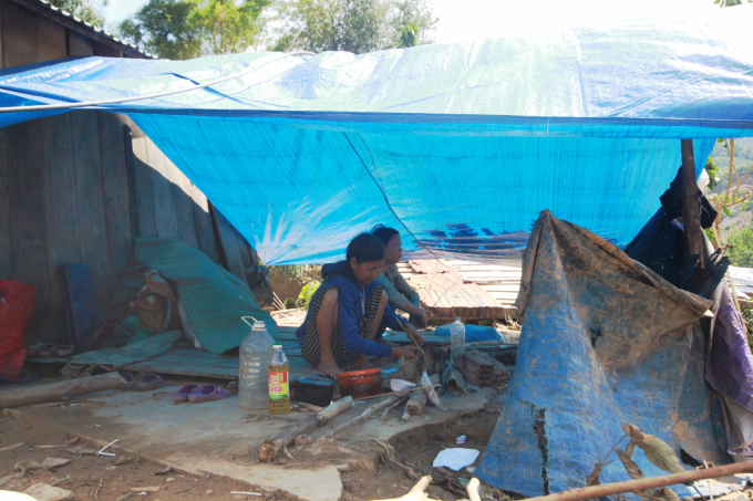 Người dân làng Trà Văn A vẫn đang sống trong cảnh tạm bợ. Ảnh: L.K.