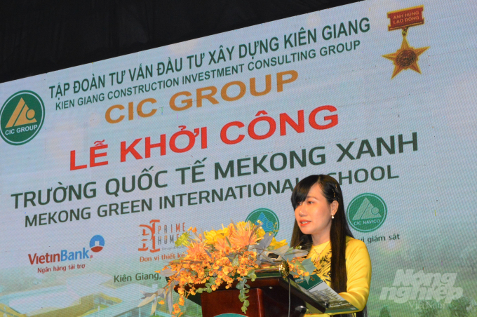 Bà Phạm Thị Như Phượng, Phó Tổng Giám đốc CIC GROUP cam kết đẩy nhanh tiến độ thi công, sớm đưa Trường Quốc tế Mekong Xanh vào hoạt động. Ảnh: Đào Trung Chánh.