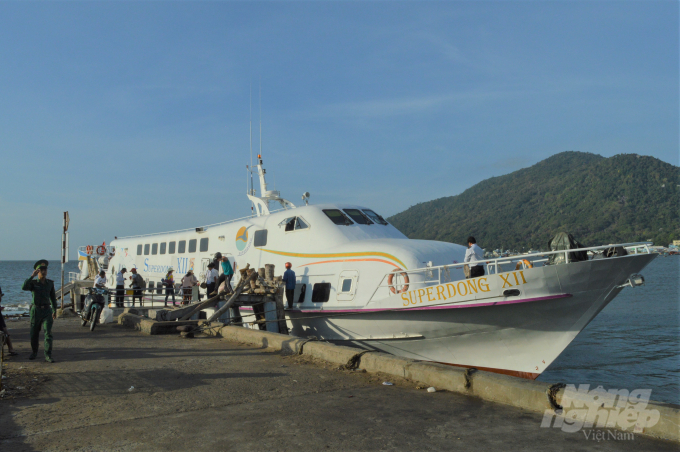 Kiên Giang tạm dừng vận chuyển khách du lịch quốc tế đến từ vùng dịch trên tuyến vận tải hành khách thủy nội địa từ bờ ra đảo, từ 7 giờ hôm nay (ngày 17/3). Ảnh: Trung Chánh.