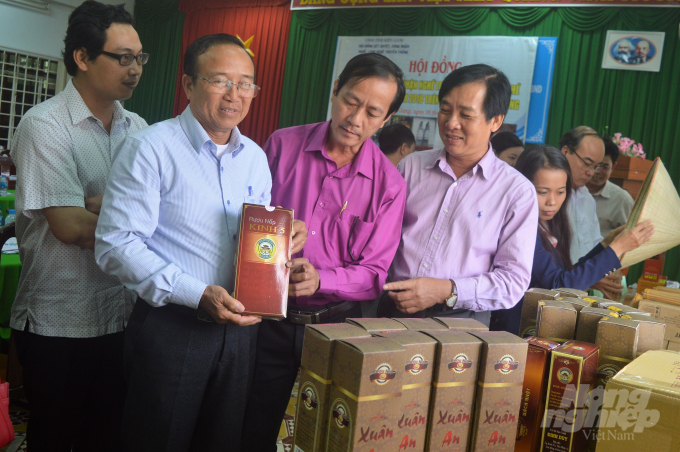 Khu tôn vinh sản phẩm OCOP tiêu biểu tại Hội chợ nhằm giới thiệu tổng quan về nền nông nghiệp Việt Nam, Chương trình OCOP quốc gia và trưng bày sản phẩm OCOP đã được xếp hạng sao, hàng nông sản chủ lực của Việt Nam. Ảnh: Trung Chánh.