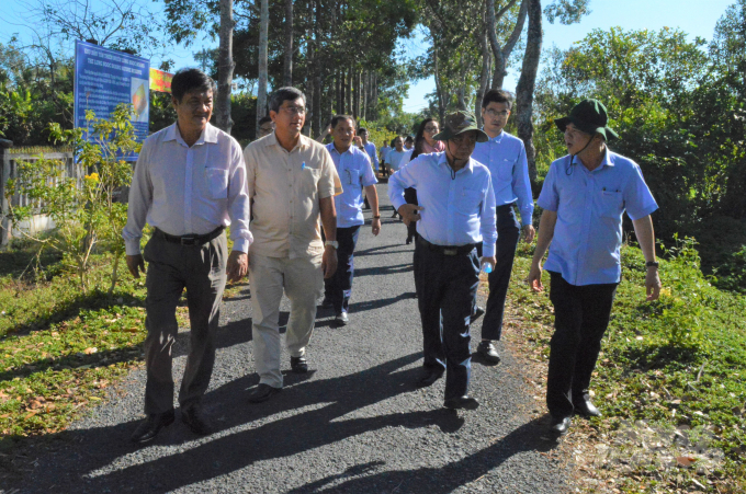 Thứ trưởng Lê Minh Hoàn cùng đoàn công tác đã đi kiểm tra công tác bảo vệ, phát triển rừng tại Khu bảo tồn Thiên nhiên Lung Ngọc Hoàng. Ảnh: Trung Chánh.