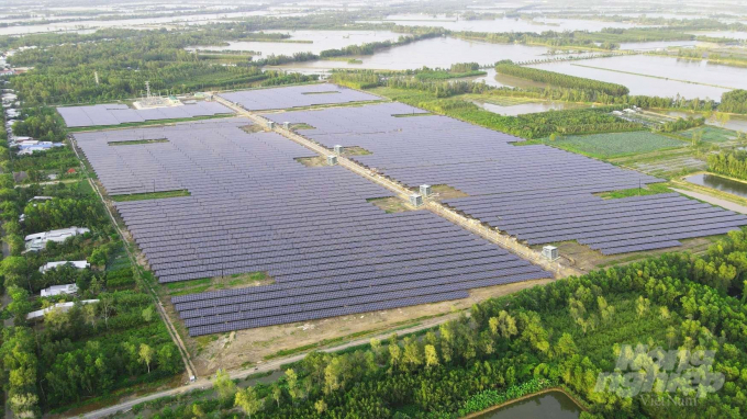 Với tổng vốn đầu tư 700 tỷ đồng, nhà máy điện mặt trời Hậu Giang có công suất 35 MWp được khánh thành, đi vào khai thác thương mại. Ảnh: Văn Vũ.