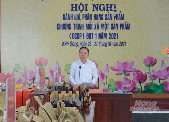 Ông Lê Hữu Toàn, Phó Giám đốc Sở NN-PTNT Kiên Giang, thành viên Hội đồng đánh giá, phân hạng sản phẩm OCOP cấp tỉnh phát biểu khai mạc hội nghị. Ảnh: Trung Chánh.