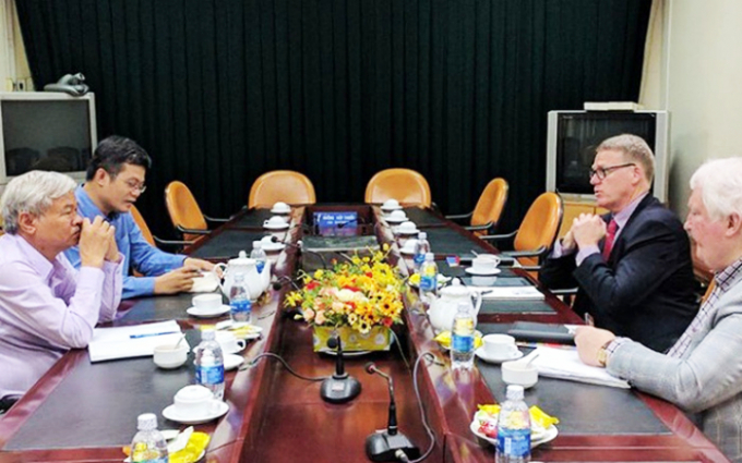 Buổi làm việc giữa ông Michael Waring và ông Nguyễn Đức Thanh nguyên Chủ tịch VINACAS tại TP. HCM vào năm 2018. Lúc đó ông Michal Waring là Phó Chủ tịch INC. (VINACAS, 2018).