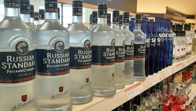 Làn sóng tẩy chay rượu Vodka Nga được loang đi sau khi các nước phương Tây tăng cường biện pháp trừng phạt tài chính với Nga, loại một số ngân hàng của nước này khỏi hệ thống tài chính quốc tế. Ảnh: WSP