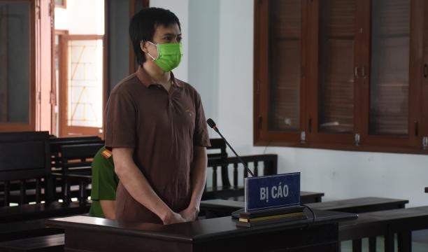 Bị cáo Phạm Duy Anh bị lãnh án 9 năm tù vì chở người nhập cảnh trái phép. Ảnh: T.Thi.