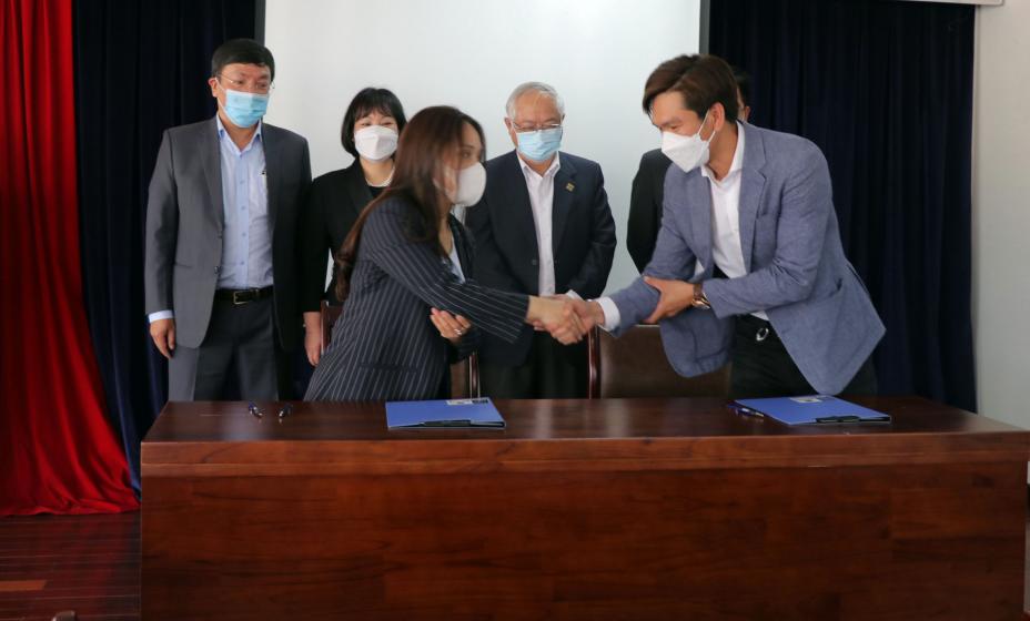 15 doanh nghiệp, hợp tác xã, hộ sản xuất của tỉnh Lâm Đồng ký kết biên bản hợp tác với Công ty Cổ phần Thương mại tổng hợp (WinCommerce).