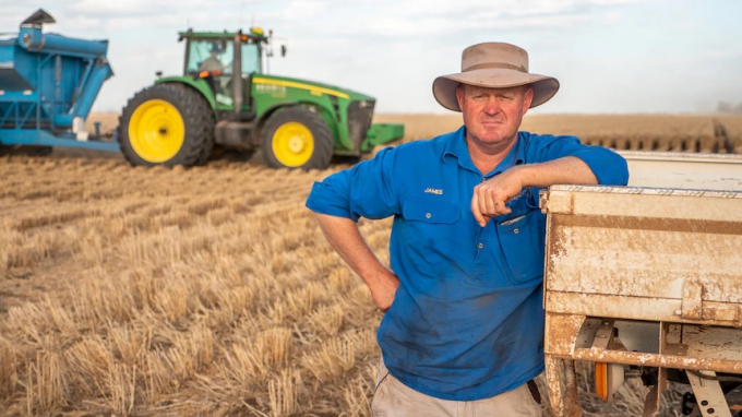 James Coggan là một người trồng ngũ cốc đến từ Inglestone, cách Brisbane 400 km về phía tây. Ảnh: ABC News.
