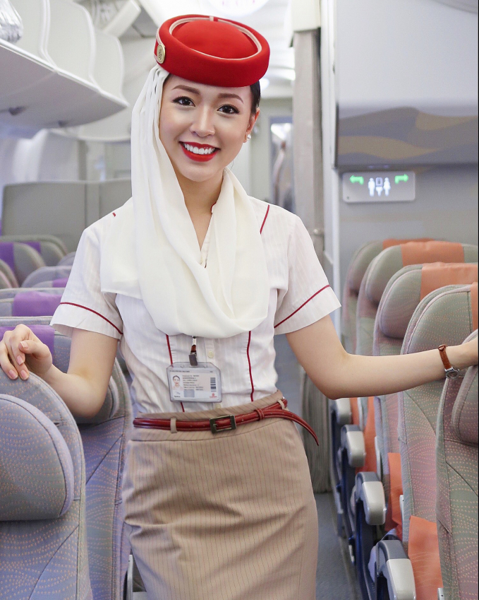 Tiếp viên hàng không quốc tế Phương Vũ Fleur trên chuyến bay của hãng hàng không Dubai.