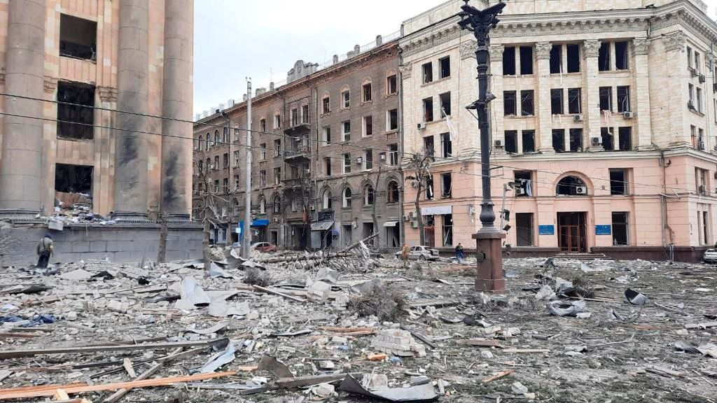 Các tòa nhà bị thiệt hại sau khi chịu không kích của Nga. Ảnh: CNN.