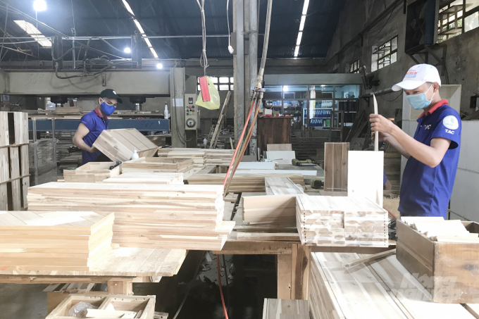 The wood industry is able to exceed the target of US$ 16.5 billion this year. Photo: Thanh Son.