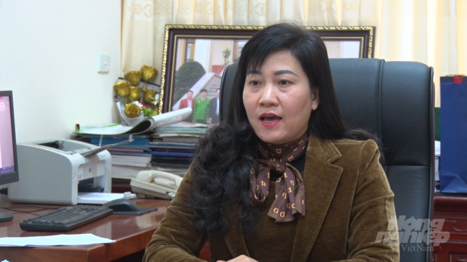 Ms. Do Thi Minh Hoa, Vice Chairman of Bac Kan Provincial People's Committee, exchanged with a reporter from Vietnam Agriculture Newspaper. Photo: Toan Nguyen.