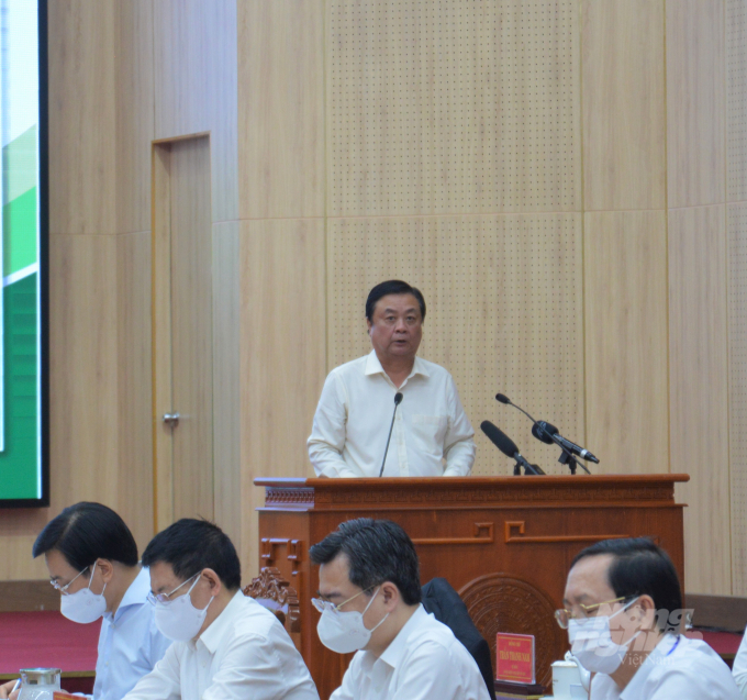 Bộ trưởng Bộ NN-PTNT Lê Minh Hoan cho rằng, đất đai có thể manh mún, địa giới hành chính có thể bị chia cắt, nhưng tư duy không thể manh mún, không gian kinh tế không thể bị chia cắt. Ảnh: Văn Vũ.