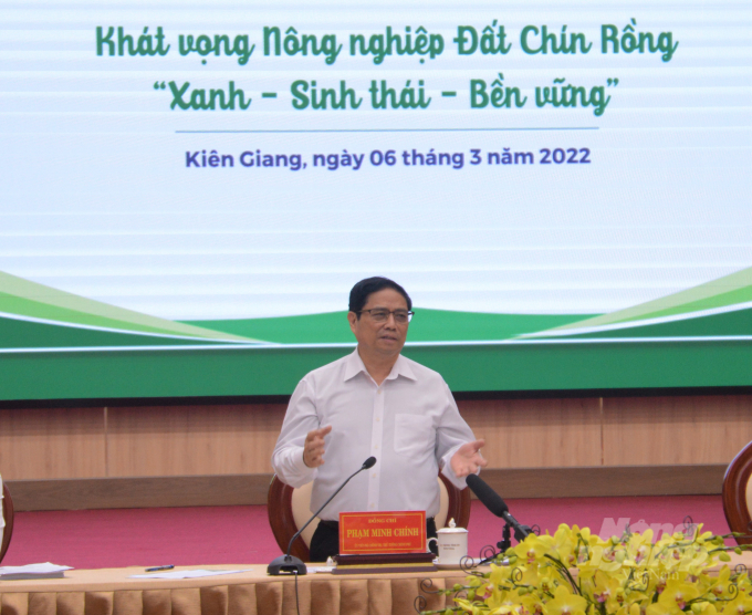 The Prime Minister emphasized the importance of establishing institutions first in order to develop the Mekong Delta. Photo: Trung Chanh. 