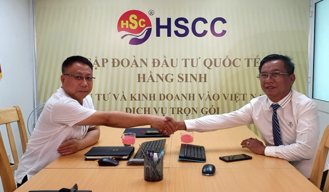 Mr. Phan Thanh But, Chairman of Van Van Loi (right) and Mr. Dian Sheng Zhang, Chairman of Hang Sinh International Investment Group will establish Sinh Loi Group. Photo: V.D.T.