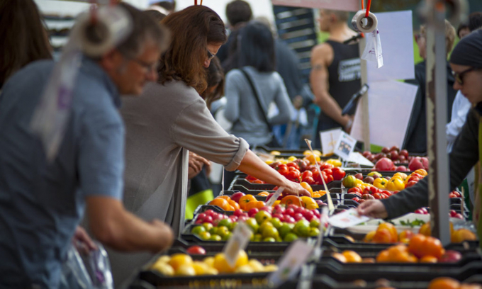 With '40 percent of Americans unable to access US$400 even in times of emergency' and '37 million Americans already food insecure,' the food system has been stretched to its limits as safety net programs struggle to meet historic demands. Photo: foodtank