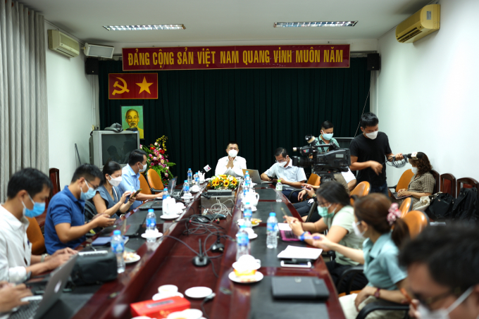 Buổi họp báo do ông Bạch Khánh Nhựt, Phó Chủ tịch thường trực Hiệp hội điều Việt Nam chủ trì với gần 20 tờ báo tham dự. Ảnh: Phúc Lập.