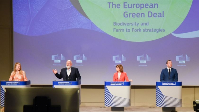 Quan chức Ủy ban châu Âu tại buổi công bố Chiến lược Nông trại tới bàn ăn và Đa dạng sinh học tại Brussels ngày 20/05/2020. Ảnh: European Commission
