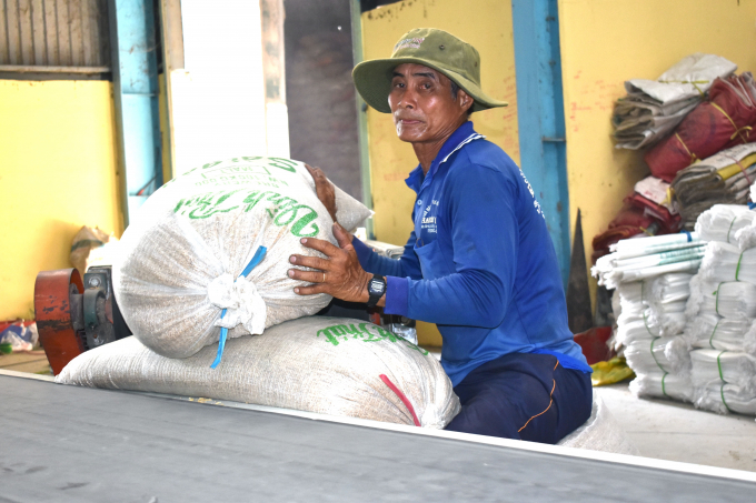 Tại Tiền Giang, lợi nhuận trồng lúa trong vùng dự án cao hơn bên ngoài 36%. Ảnh: Minh Đảm.