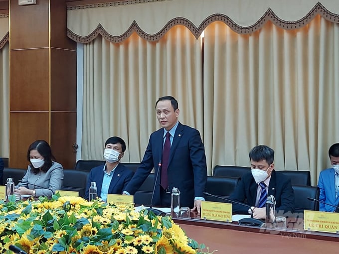 Ông Lê Hồng Hà, Tổng Giám đốc Vietnam Airlines cam kết Vietnam Airlines sẽ nỗ lực một cách cao nhất để cùng lãnh đạo và người dân Quảng Trị thực hiện thành công các mục tiêu hợp tác. Ảnh: CĐ.